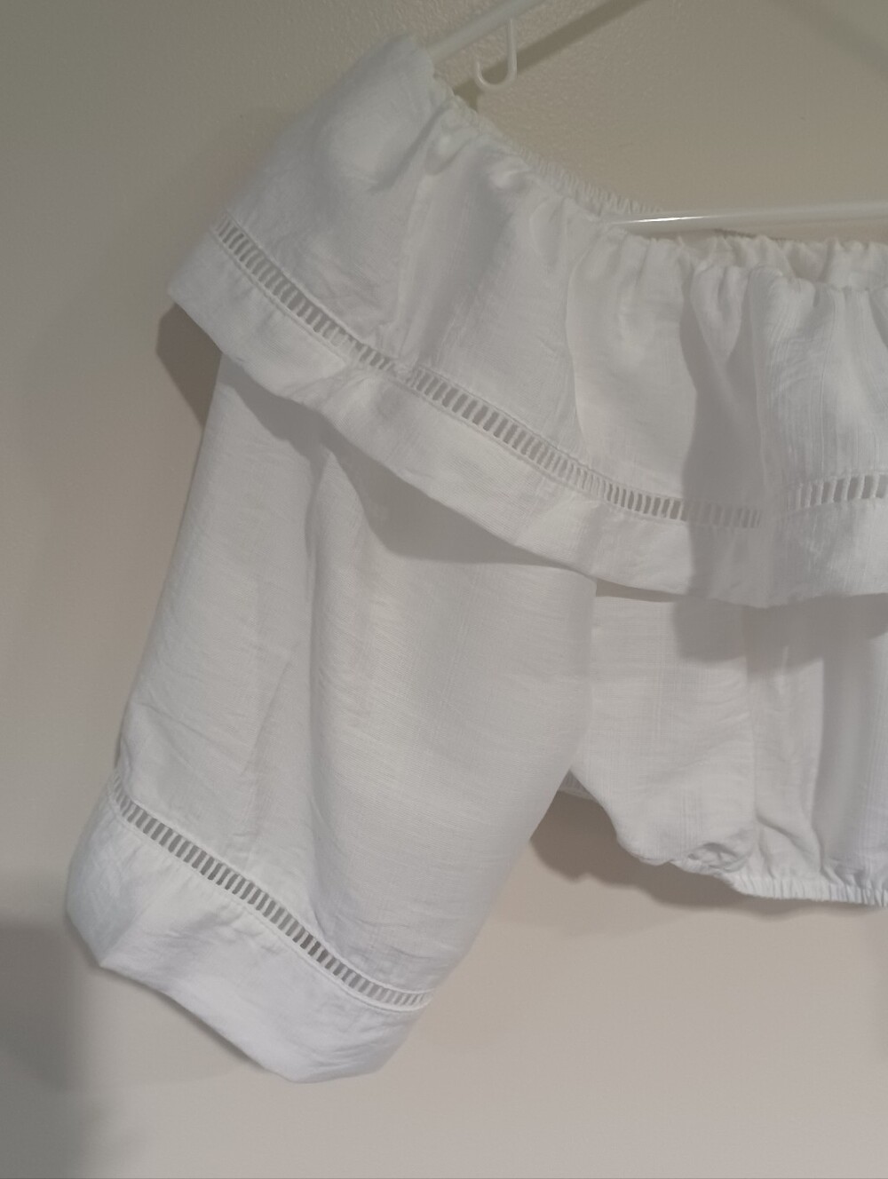 White Elastic Off-Shoulder Crop Top - Picture 5 of 7